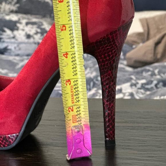 Jessica Simpson Heels - Picture 10 of 11